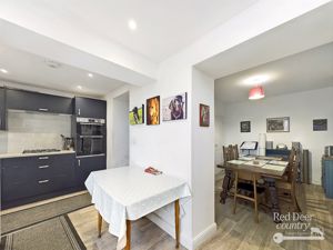 Kitchen/Breakfast Room- click for photo gallery